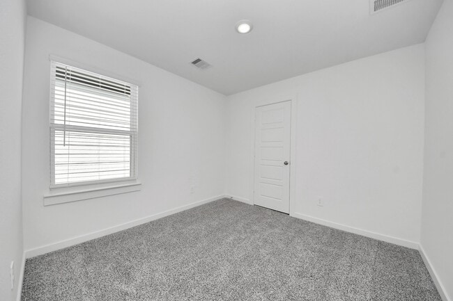 Building Photo - 10327 Sylvan Wds Trl