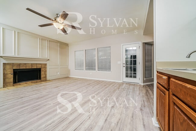 Building Photo - Prepare to be impressed by this 3 bedroom, 2.5 bathroom home