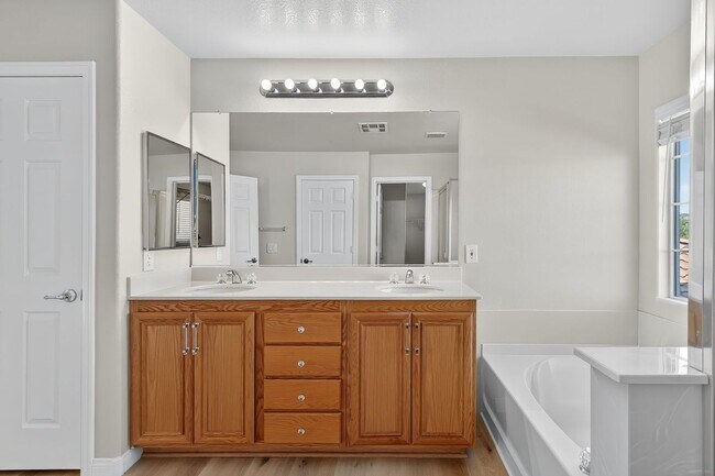 Building Photo - AMAZING MOVE-IN READY 4-BEDROOM + LOFT HOME IN ALIANTE!