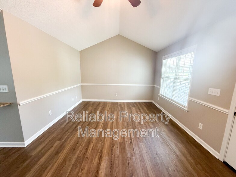 Building Photo - 805 Phillips Pointe Dr