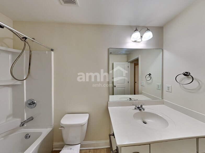 Building Photo - 2474 Beal St