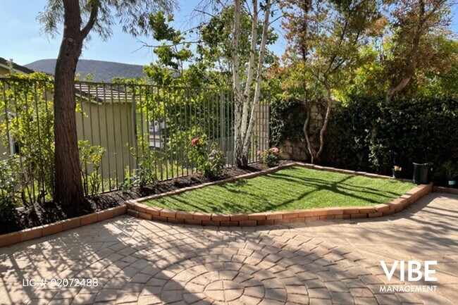 Building Photo - Beautifully updated Verdigris 3 bedroom Single Family Home with Sunset Views!