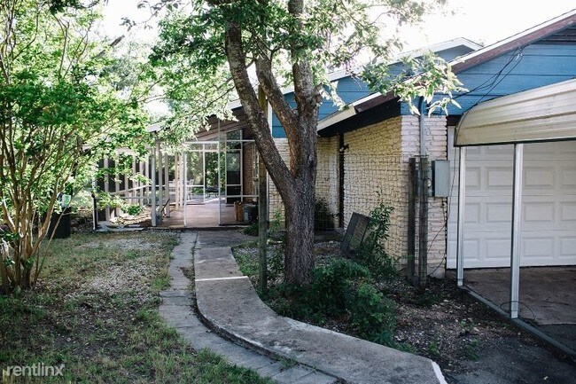 Building Photo - 3 br, 2 bath House - 204 Blessing Ranch Rd
