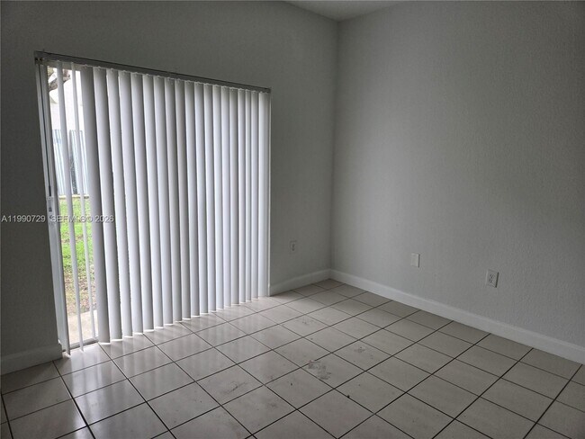 Building Photo - 1536 SE 25th St