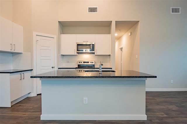 Building Photo - 617 Wheatfield Dr