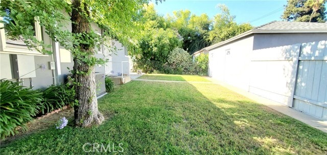 Building Photo - 1230 N Altadena Dr