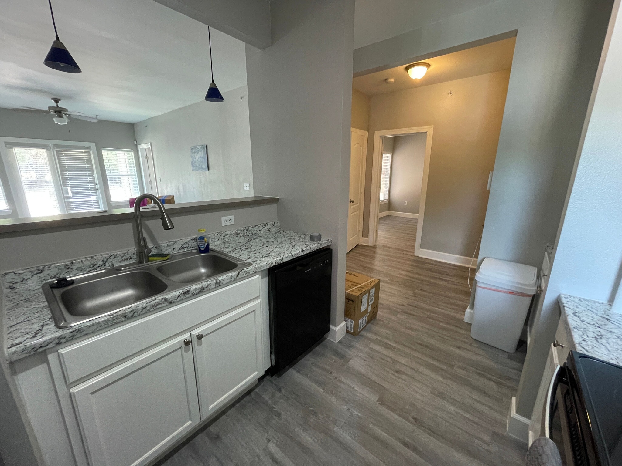 Building Photo - Room in Condo on Crossing Pl