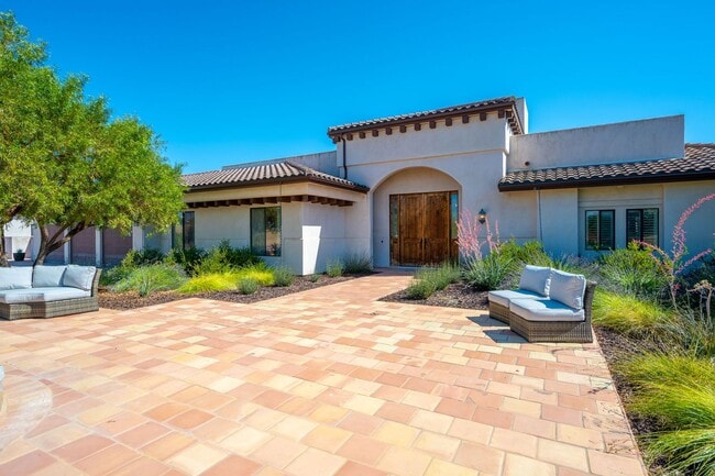 Building Photo - AVAILABLE NOW - Furnished Luxury Wine Coun...