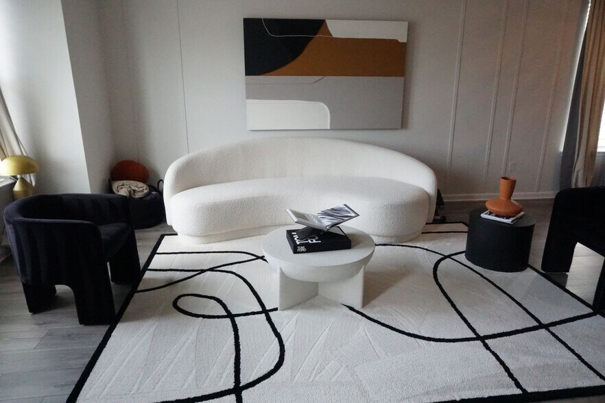 Building Photo - 9715 Summerton Dr