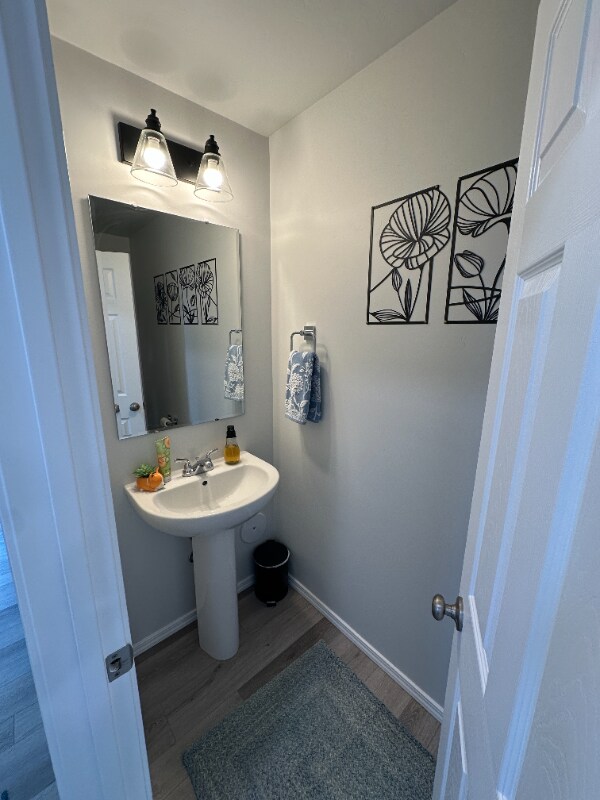 Building Photo - 1860 SW Sharpshinned Ave