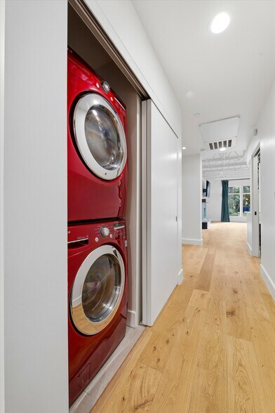 Building Photo - 1250 N Harper Ave