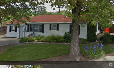 Building Photo - Nice Home With  A Great Partially Fenced Yard