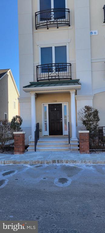 Building Photo - 1 N Commerce Square