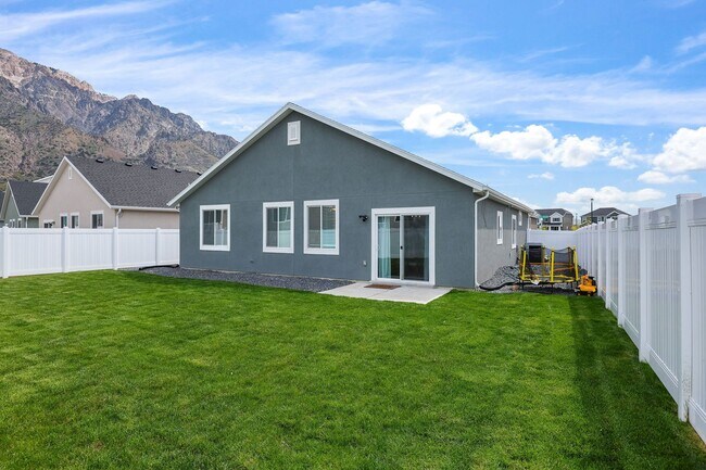 Building Photo - 252 W 800 S