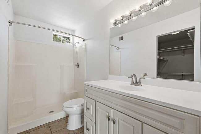 Building Photo - 2020 W Union Hills Dr