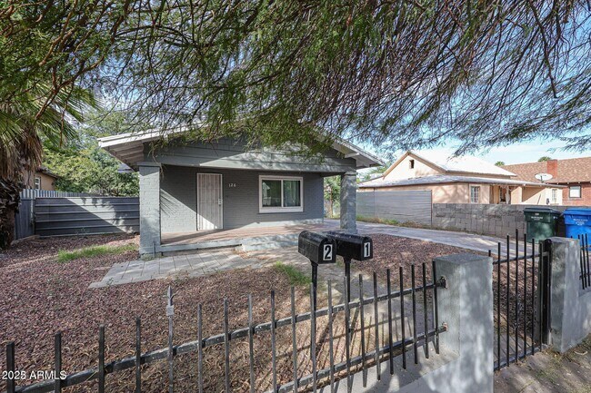 Building Photo - 126 N 10th Ave