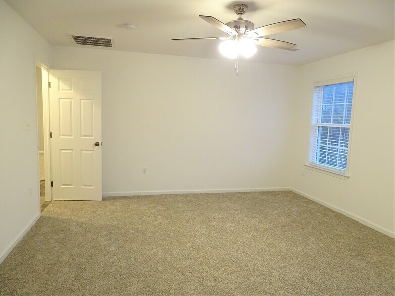 Building Photo - 207 Abbey Ln