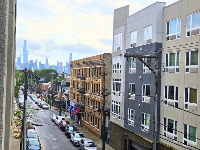 Building Photo - 318 54th St