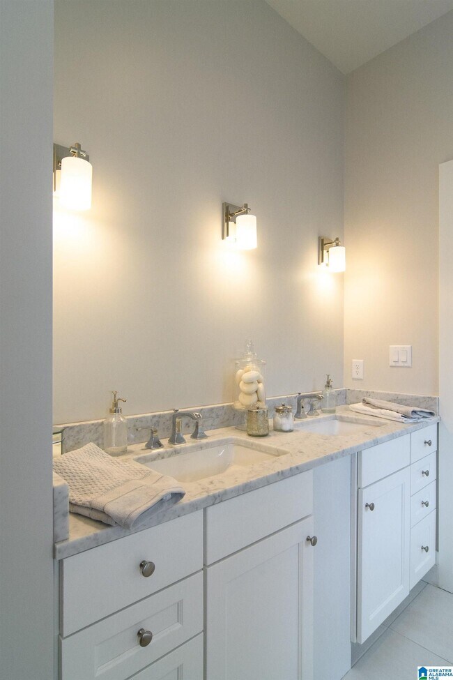 Building Photo - 3729 5th Ave S