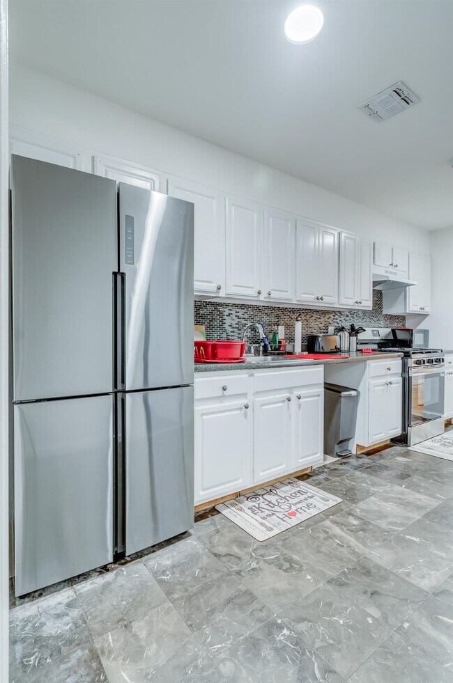 Building Photo - 34 Pamrapo Ave