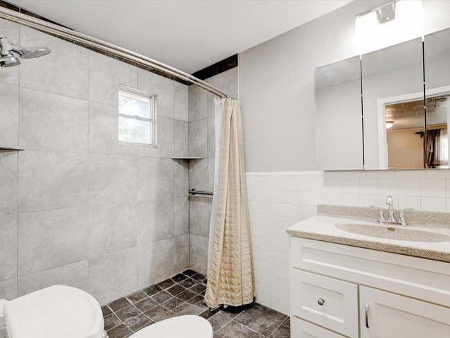 Building Photo - 3524 Corto Ave