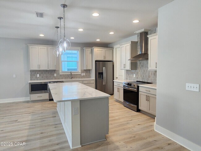 Building Photo - 1083 Harrison Byu Dr