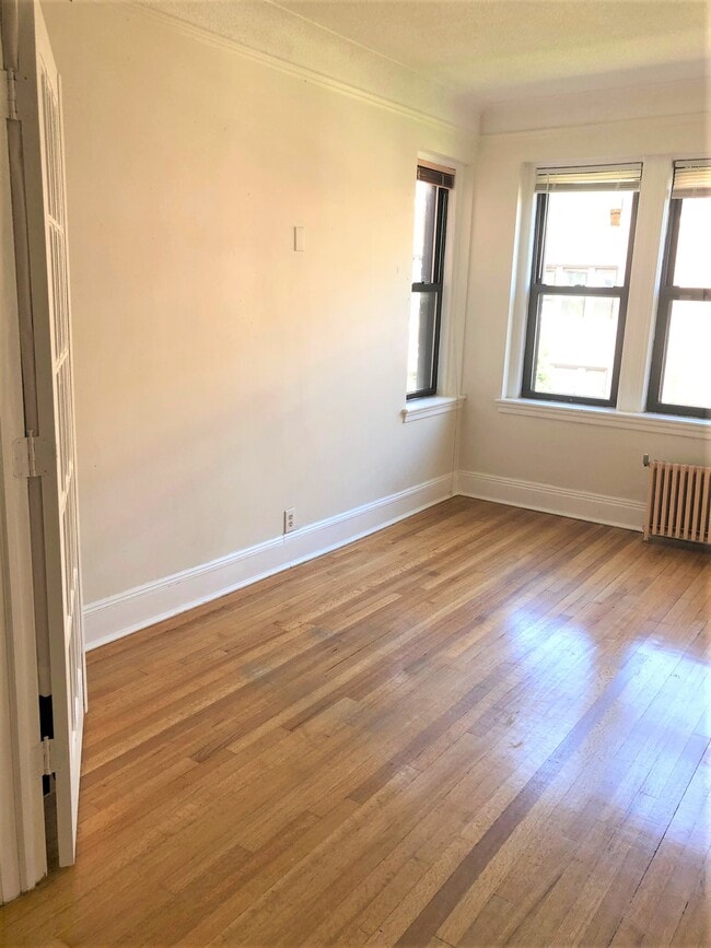 Building Photo - 145 Englewood Ave