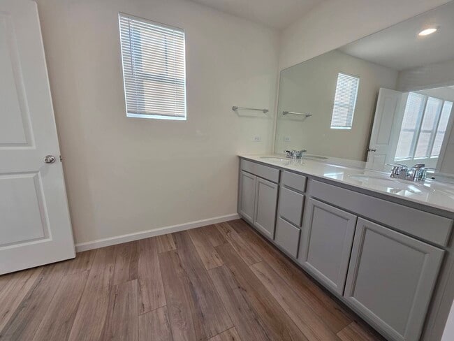 Building Photo - 5919 Hawkweed Dr