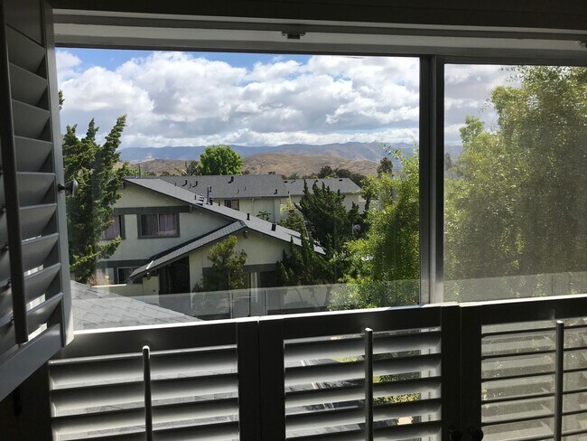 Building Photo - La Canada Townhome Quiet Community 2 Bedroom