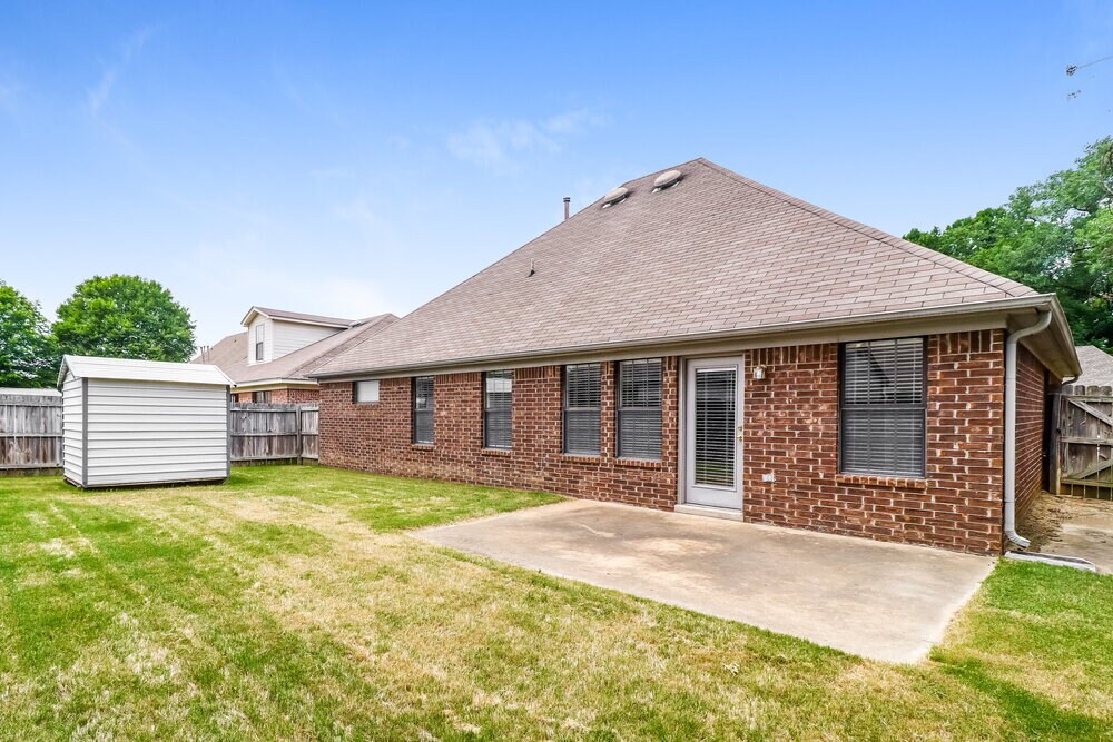 Building Photo - 7973 Jills Creek Dr