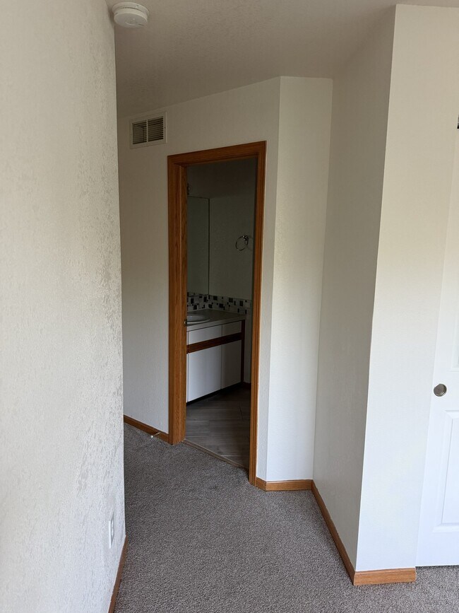 Building Photo - 1637 Westbridge Dr