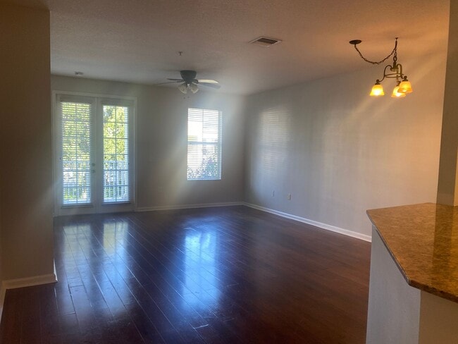Building Photo - Baldwin Park: Gorgeous 2nd Floor Condo wit...