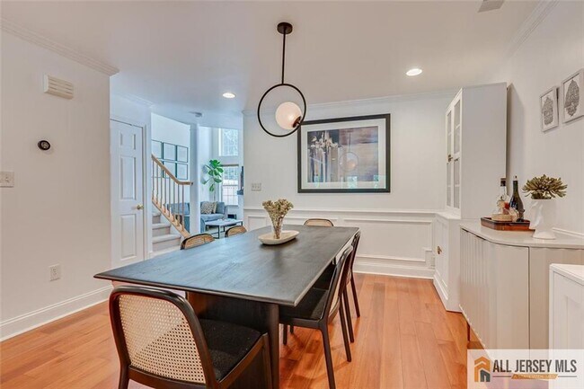 Building Photo - 403 Somerset Ct