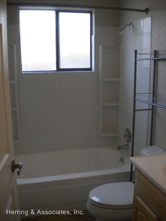 Building Photo - 1826 Rocklund Dr