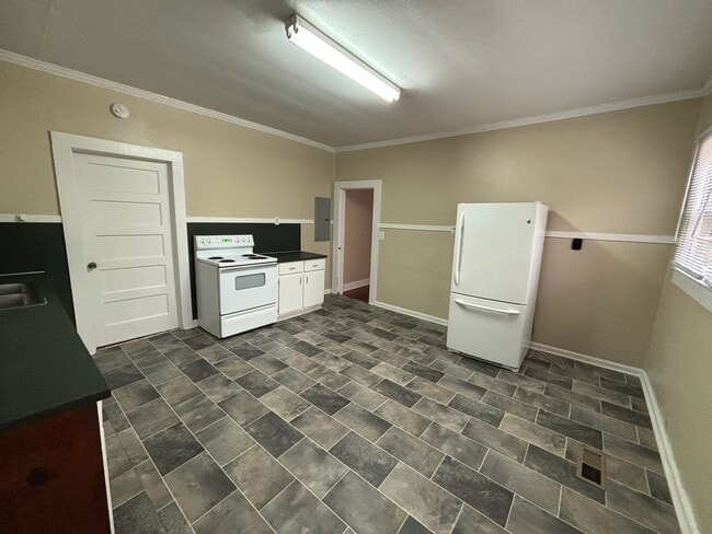 Building Photo - Located On Forrest Road!! LEASE OPTIONS: 12 Months or 24 Months Leases Only