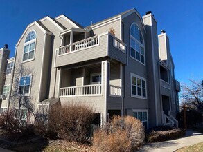 Building Photo - Lakewood Condo