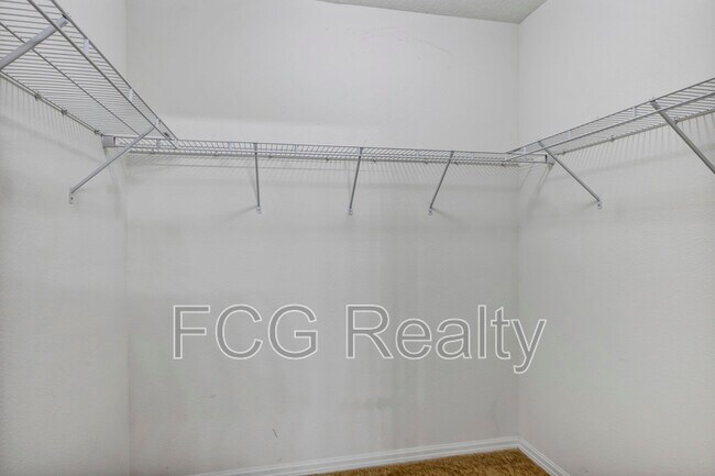 Building Photo - 72 Hickory Crse