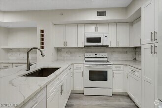 Building Photo - 1220 Wildwood Lakes Blvd