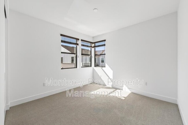 Building Photo - 108 8th St