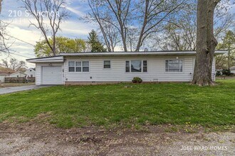 Building Photo - 210 S. Victor-