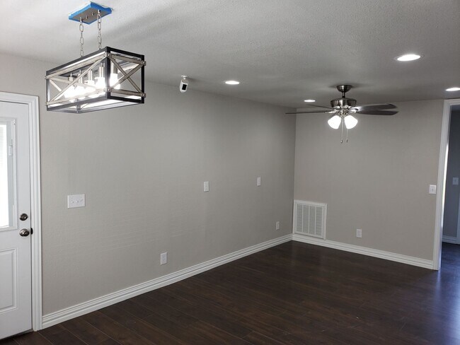 Building Photo - Home for rent