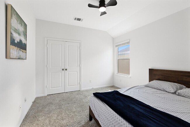 Building Photo - 120 Lenera Dr