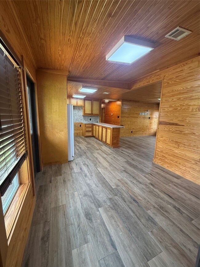 Building Photo - 902 Hidden Valley Dr