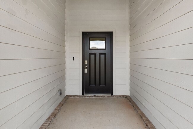 Building Photo - Stunning New 4-Bedroom Home with Modern Up...