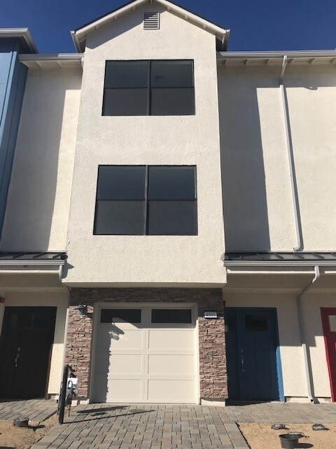 Building Photo - <b>Three Bedroom Townhouse near UNR<br><br>