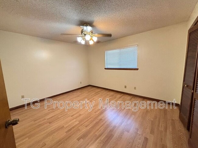 Building Photo - 703 Trekker St