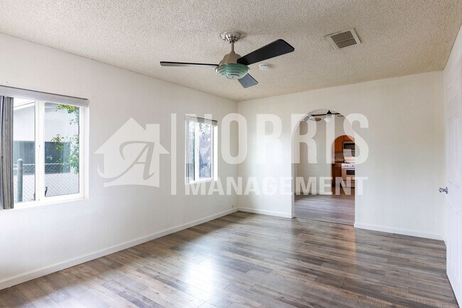 Building Photo - NO HOA Home in a Great Location