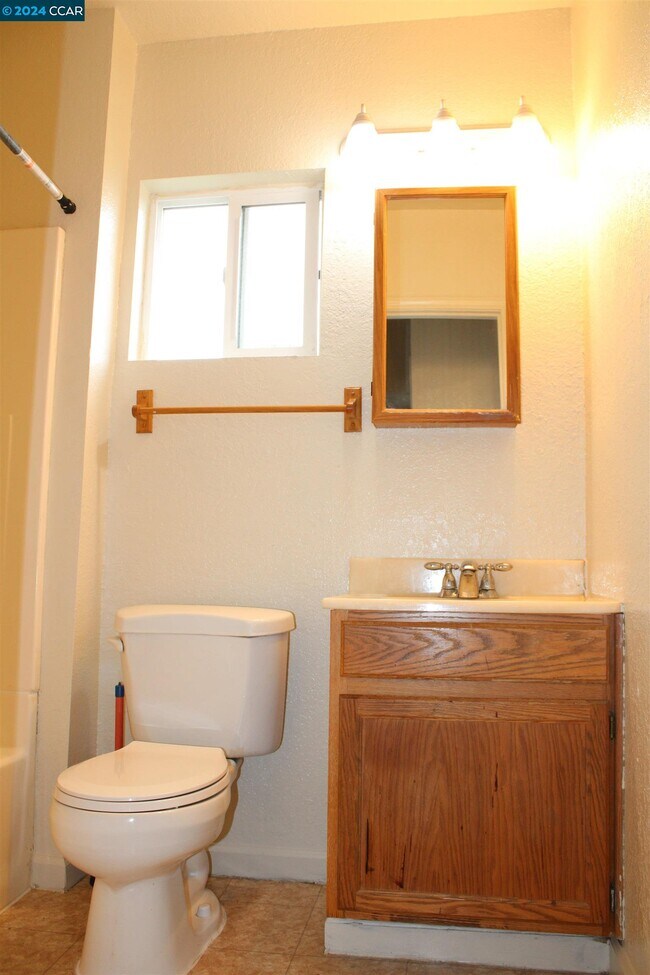 Building Photo - 578 Civic Center St