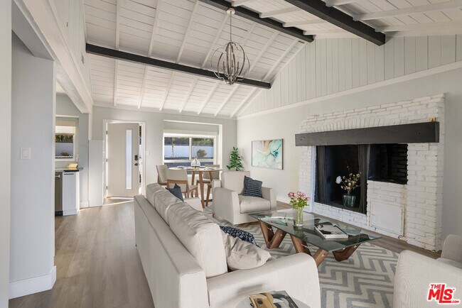 Building Photo - 11775 Laurelwood Dr