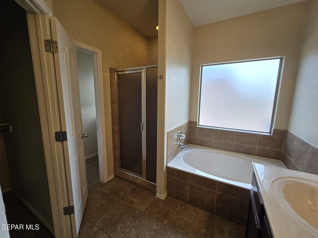 Building Photo - 14275 Ranier Point Dr